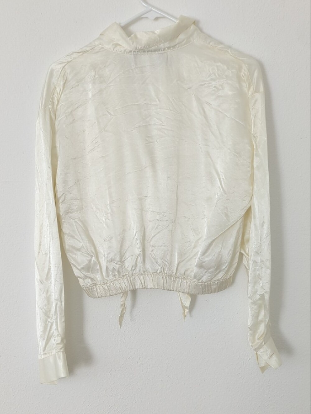 Vintage Ivory Tie-Front Crinkle Satin Button-Up Top - Picture 5 of 8
